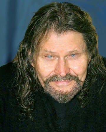 Bruce Glover