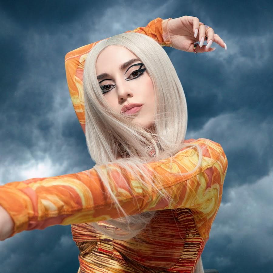 AVA MAX