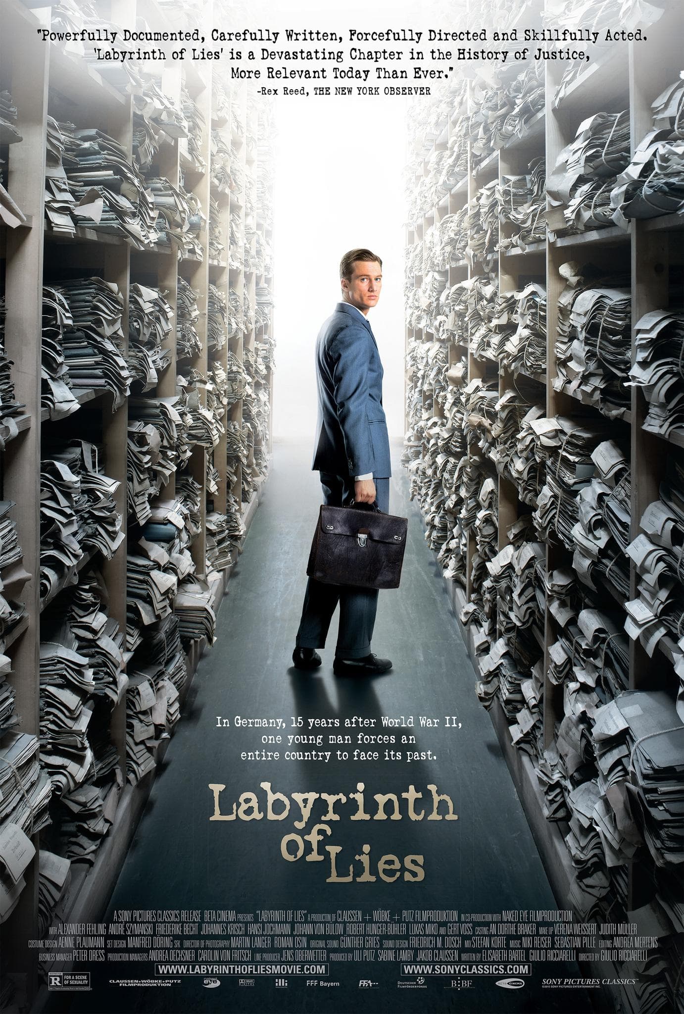 Labyrinth of Lies [Spanish]
