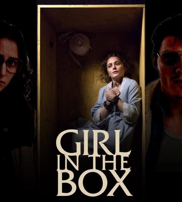 Girl in the Box [Spanish]